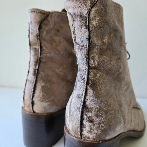 Freda Salvador NEW Ace Crushed Velvet Lace Up Mid Heel Taupe Brown Boots Size 7 - Picture 13 of 13
